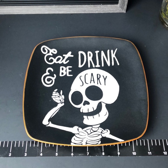 NEW Eat drink & be scary plate - Picture 3 of 4